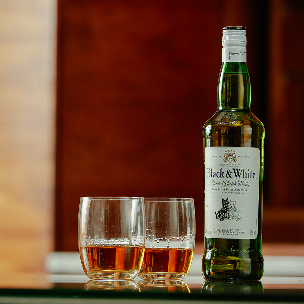 WHISKY BLACK & WHITE - Global Brands Panamá | Tienda Online de